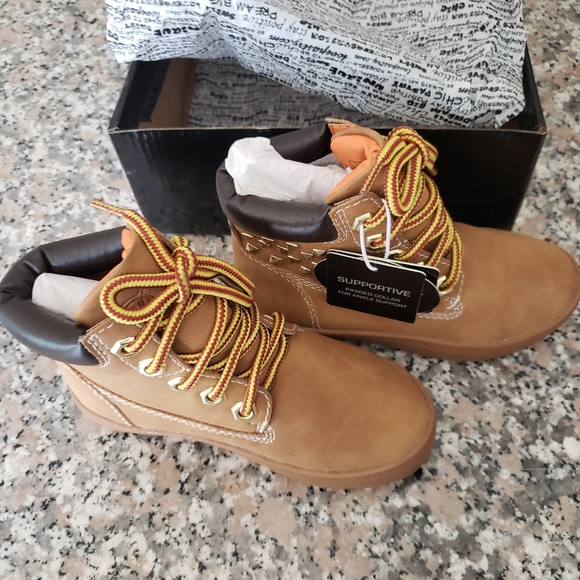 Brand New Pastry Butter Boot Girls Dance Sneaker Size 10M - Picture 2 of 4